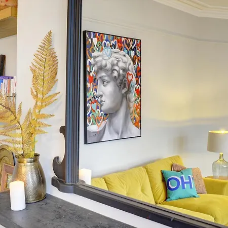 Stylish 2 Bedroom Maisonette With Parking Appartamento *