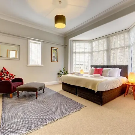 Stylish 2 Bedroom Maisonette With Parking * 哈罗盖特