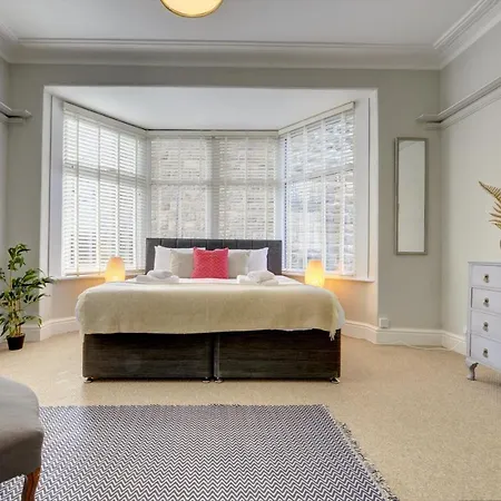 Apartmán Stylish 2 Bedroom Maisonette With Parking