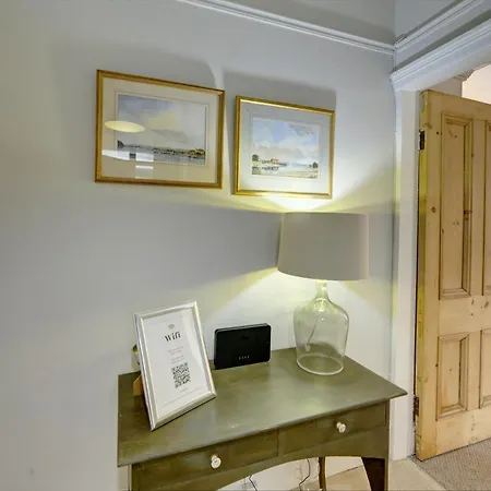 Apartamento Stylish 2 Bedroom Maisonette With Parking *