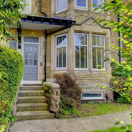 Stylish 2 Bedroom Maisonette With Parking * Harrogate