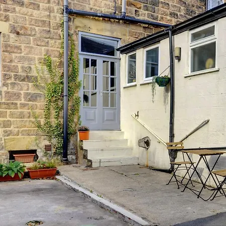 Stylish 2 Bedroom Maisonette With Parking Harrogate