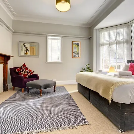 Apartmán Stylish 2 Bedroom Maisonette With Parking *