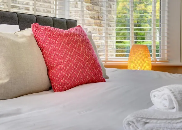 Stylish 2 Bedroom Maisonette With Parking Apartamento *
