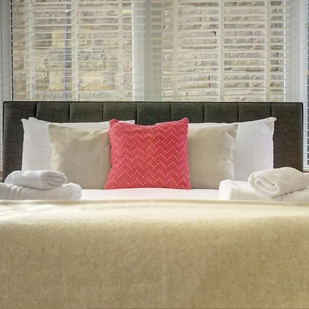 公寓 Stylish 2 Bedroom Maisonette With Parking *