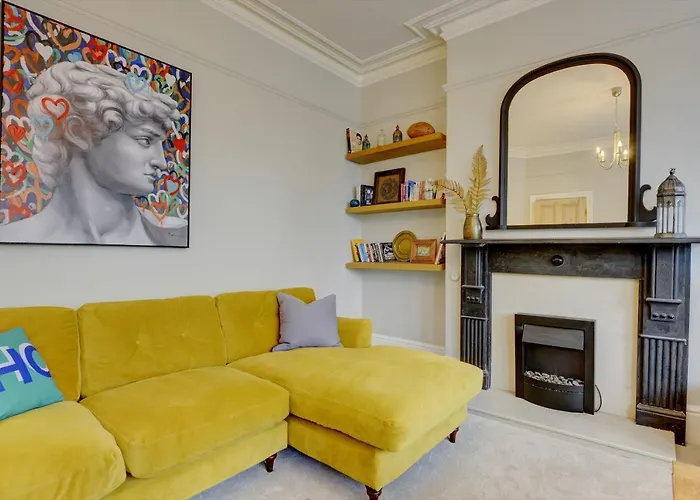 Stylish 2 Bedroom Maisonette With Parking Apartment Harrogate