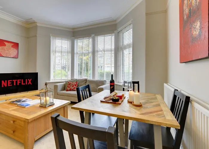Stylish 2 Bedroom Maisonette With Parking Harrogate