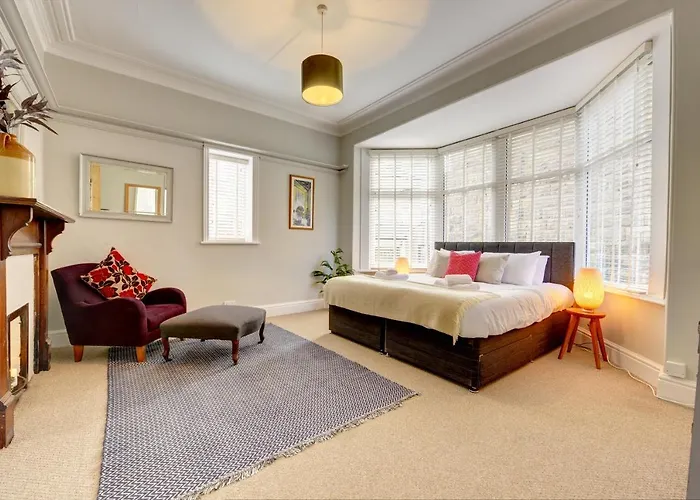 Stylish 2 Bedroom Maisonette With Parking * Harrogate
