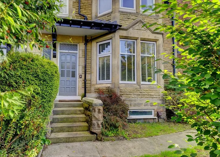 Stylish 2 Bedroom Maisonette With Parking * Harrogate