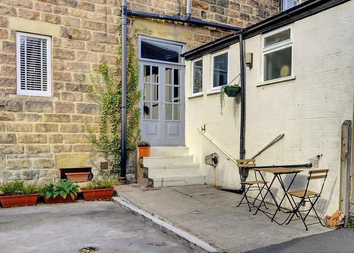 Stylish 2 Bedroom Maisonette With Parking Harrogate