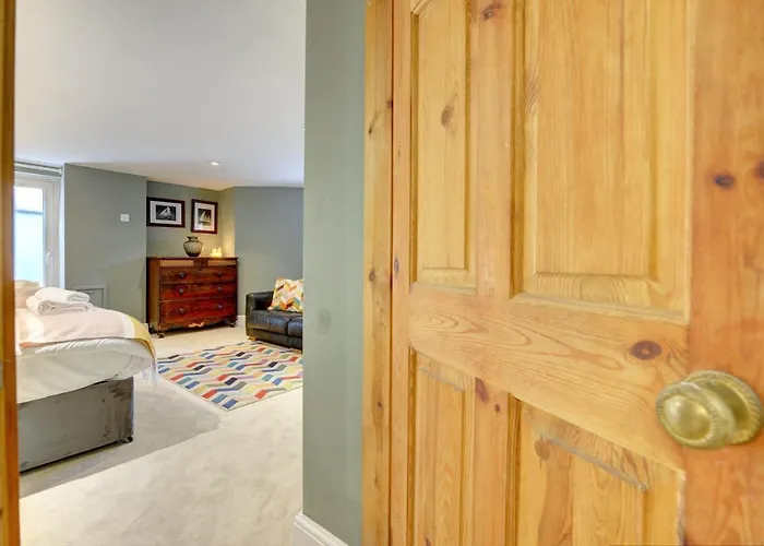 Stylish 2 Bedroom Maisonette With Parking Harrogate