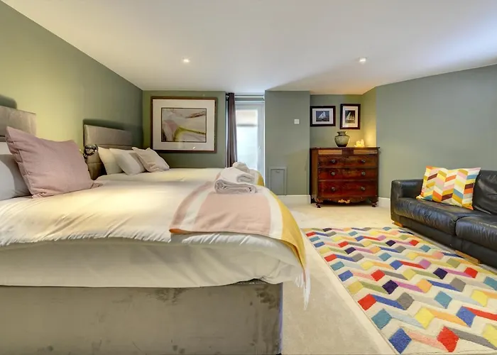 Stylish 2 Bedroom Maisonette With Parking Apartment Harrogate
