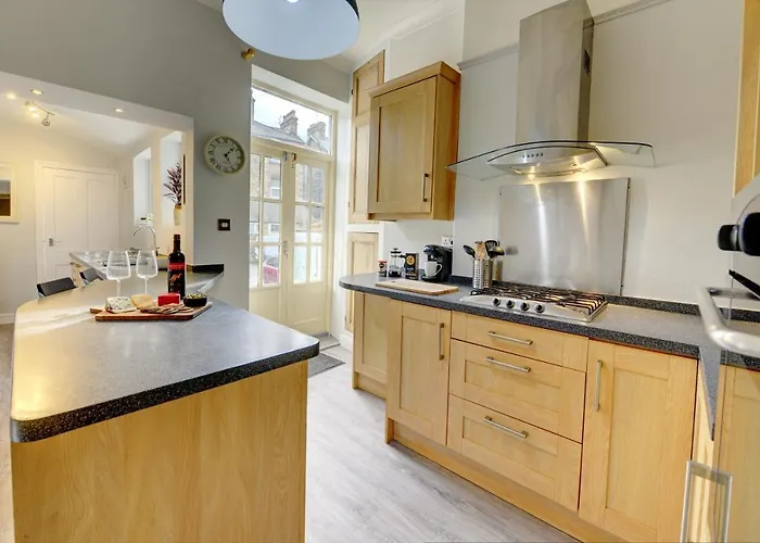Stylish 2 Bedroom Maisonette With Parking Harrogate
