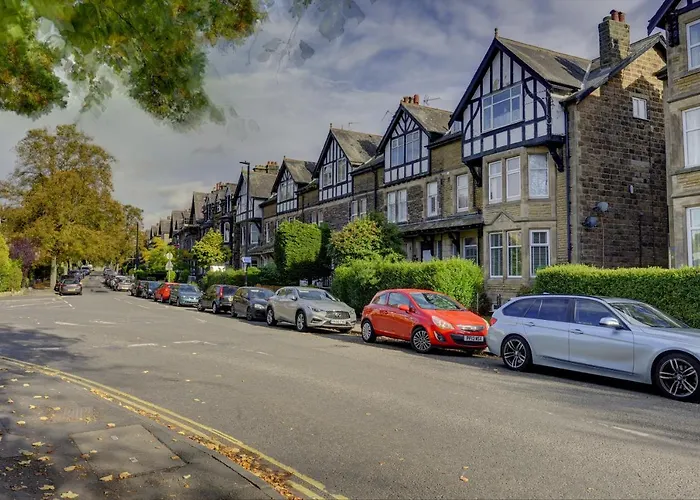 Stylish 2 Bedroom Maisonette With Parking Harrogate